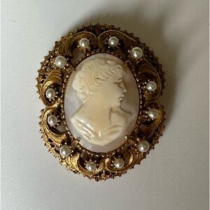 Florenza Victorian Brooch/ Pendant